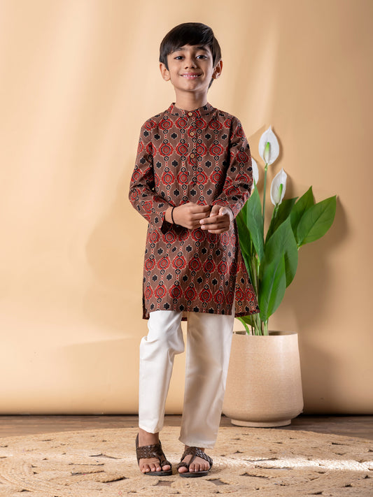 Brown Heritage Print Kurta & Pyjama