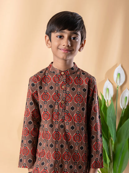 Brown Heritage Print Kurta & Pyjama